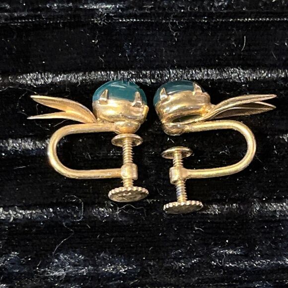 VTG Egyptian Revival 1/20 12k Gold Filled Green Scarab Screw Back Earrings - Picture 5 of 6